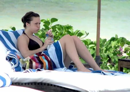 Mandy Moore sun bating pictures wearing a black bikini - pic