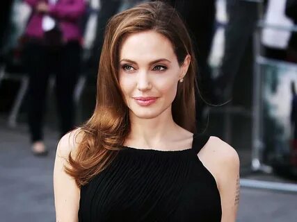 Анджелина Джоли прилетела на Украину