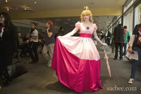 Perfect Princess Peach cosplay Princess peach cosplay, Princ