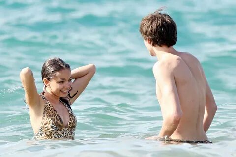 Sarah Hyland & Matt Prokop’s Beach Fun (CUTE PICS UNDER) Sur