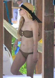Avril Lavigne Bikini Candids - Mexico, May 2014 * CelebMafia