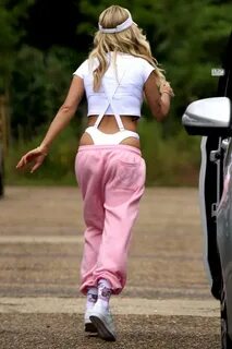 Rita Ora shows off her thong in baby pink trousers - Msambwa