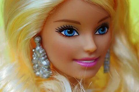 Pretty face with blue eyes and pink lips Barbie dolls free i