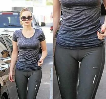 Jennifer Lawrence’s moose knuckle - Imgur