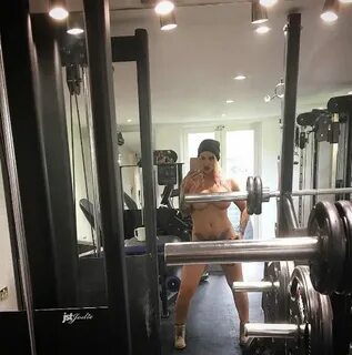 Jodie Marsh nude: ex-model shares naked gym selfie with weig