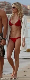 Has bikini girl LeAnn Rimes had a secret boob job? Daily Mai