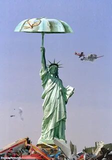 20 Most Funniest Statue Of Liberty Pictures And Photos