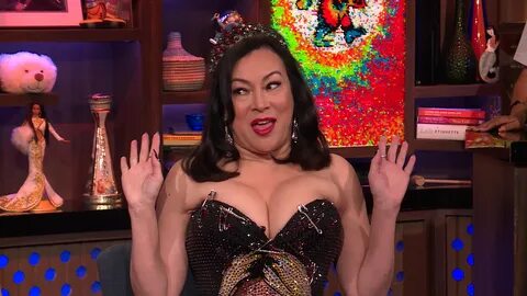 Jennifer tilly boob bounce