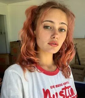 Rate British actress Ella Purnell