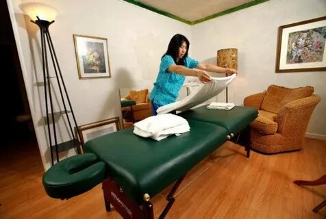 Oily Massage Rub Tug Asian Amp Giving An Undraped Therapuiti