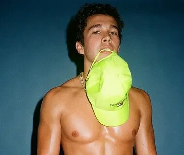 Austin Mahone Posing Shirtless And Sexy - Gay-Male-Celebs.co
