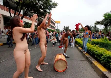Muchachas des nudas
