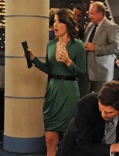 Robin’s green longsleeve dress on How I met your mother How 