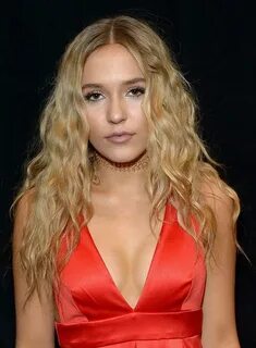 Lennon Stella Hottest Photos Sexy Near-Nude Pictures, GIFs