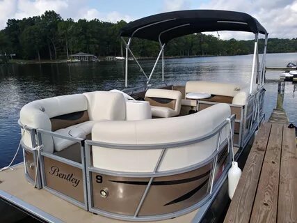 Images Of Pontoon Boats / 15 Best Pontoon Boats for Every Pu
