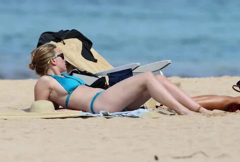 Scarlett Johansson Bikini pics from Hawaii 2012-37 GotCeleb