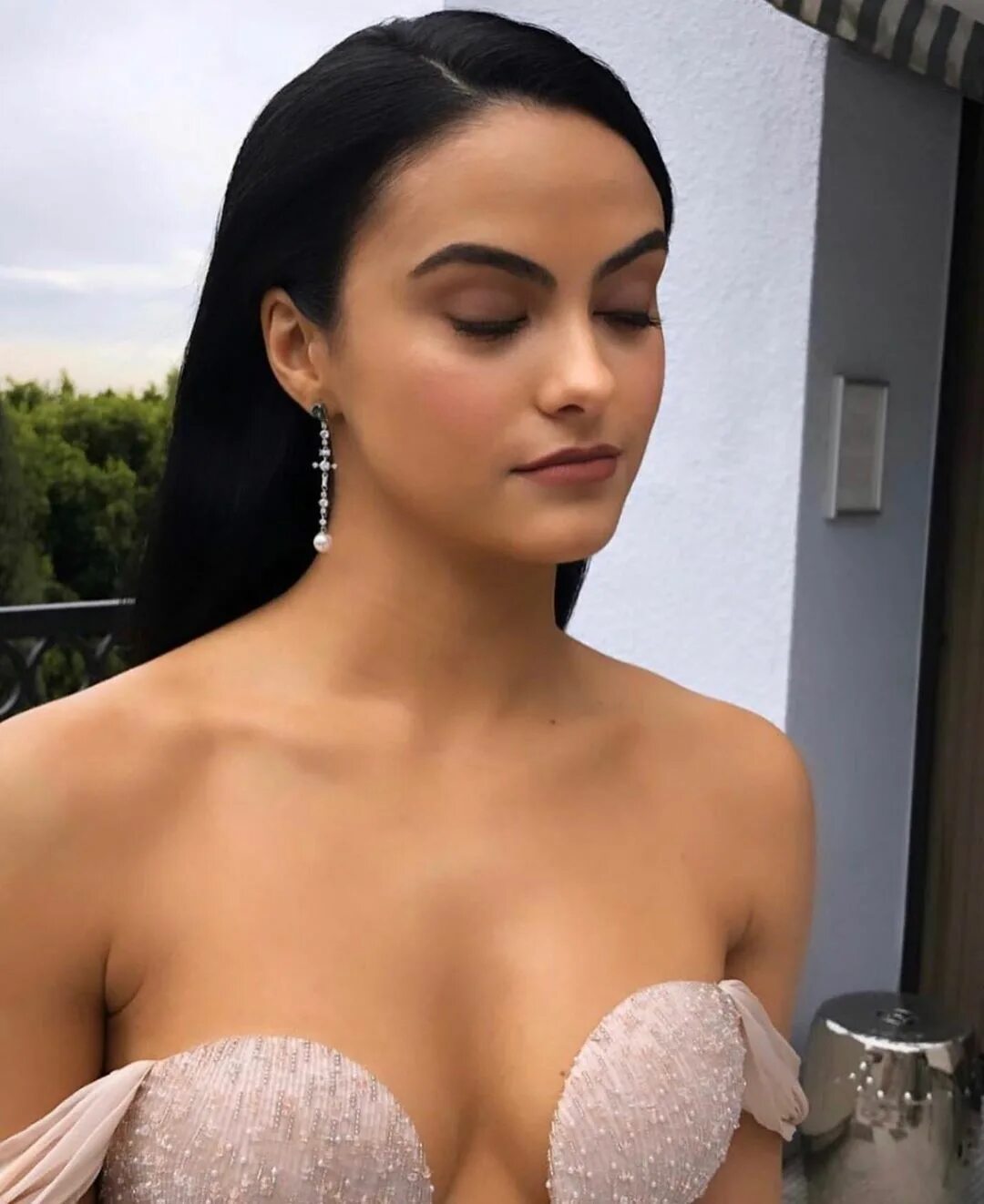 CAMILA MENDES в Instagram: "comment a white emoji 🤍" .