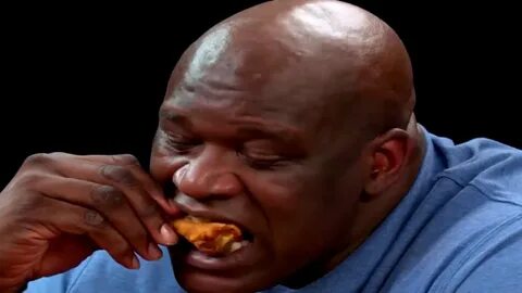 Shaq on "Hot Ones" but he can't stop eating fried chicken - 