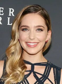 Jessica Rothe - Biography, Height & Life Story Super Stars B