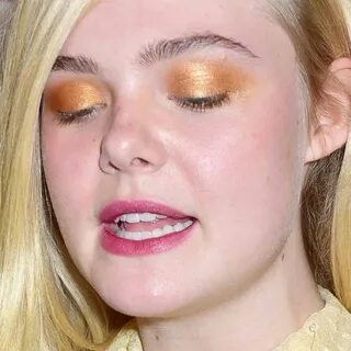 Elle Fanning's Makeup Photos & Products Steal Her Style