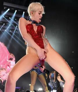 Miley cyrus nude on stage and dirty dance photo - Hot Naked 