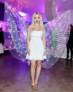 Dove Cameron at Dove Cameron x BELLAMI Launch Party Famosos 