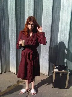 Florence Welch Feet (8 images) - celebrity-feet.com