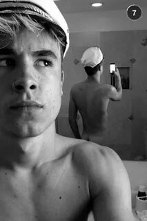 OMG, he's naked: Vlogger Kian Lawley - OMG.BLOG