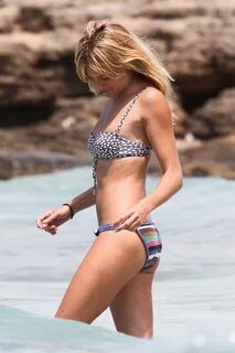 Sienna Miller Bikini Pictures With Shirtless Jude Law in Ita