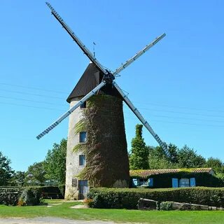 File:Moulin à vent dit Le Petit-Moulin - Chateauneuf (Vendée