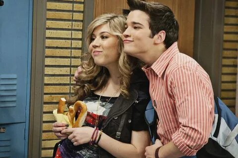 Will The 'iCarly' Reboot Address Sam & Freddie's Relationshi