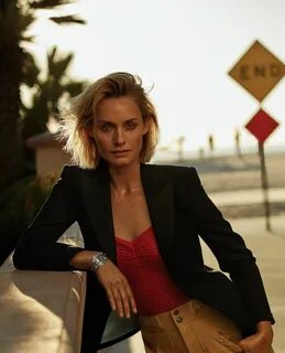 @pamsenfashion on Instagram: "Amber Valletta models a wardro