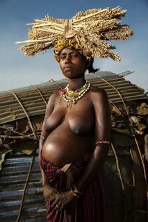 African tribe women boobs.