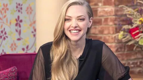 Amanda Seyfried's hair looks brunette - see the transformato