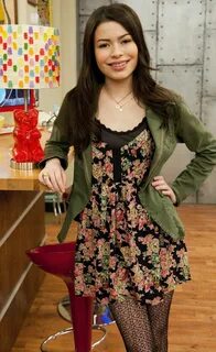 Carly Shay (iCarly) (c) Schneider's Bakery, Nickelodeon & Pa