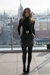 Кейт Бекинсейл похвалилась мини-юбкой на московском морозе -