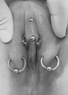 Piercing intim arten Category:Female genital piercings