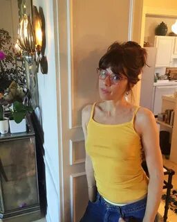Marisa Tomei "hot aunt may" alternate looks - Album on Imgur