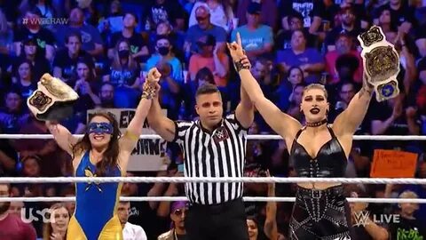 Raw: Nikki ASH y Rhea Ripley vencen a Natalya y Tamina