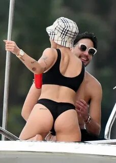 Halsey Having some fun on a yacht in Miami - Celebzz - Celeb