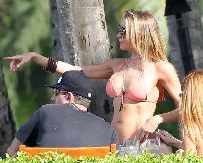 Cele bitchy LeAnn Rimes flaunts her healthier bikini body in