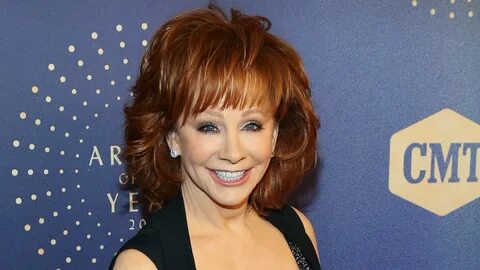 Reba McEntire rescued from Oklahoma building after staircase