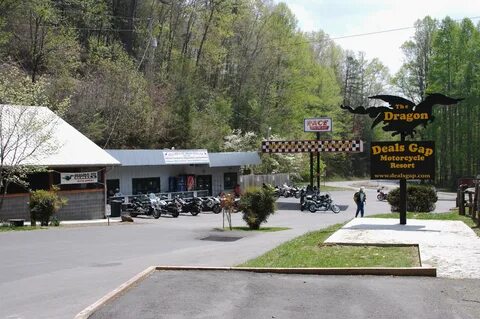 File:Deal's Gap Motorcycle Resort, NC parking lot, sign.jpg 