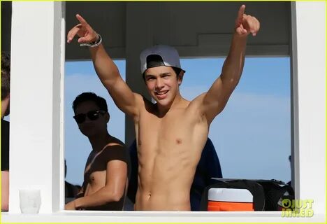 Austin Mahone Continues Birthday Weekend with Shirtless Beac