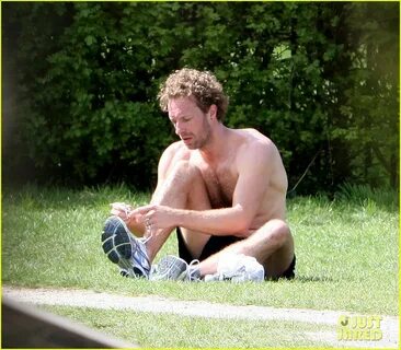 Chris Martin: Shirtless London Workout!: Photo 2859809 Chris