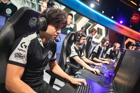 Is Riot spending less on professional League of Legends? - b