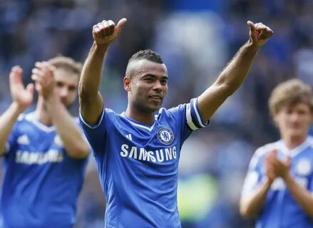 Chelsea fans delighted as Ashley Cole returns to Stamford Br