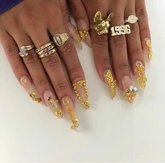 ♡ @𝖉 𝖔 𝖕 𝖊 𝖙 𝖍 𝖊 𝖒 𝖊 𝖘 𝖟 ♡`.* gold aesthetic nails Ghetto na