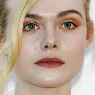 Elle Fanning's Makeup Photos & Products Steal Her Style