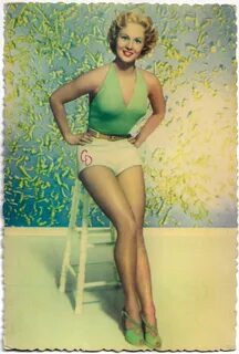 Virginia Mayo Spanish postcard by Archivo Bermejo, no. 4. Fl